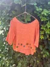 Flower-hammered Linen Top