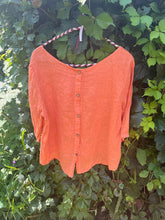 Flower-hammered Linen Top
